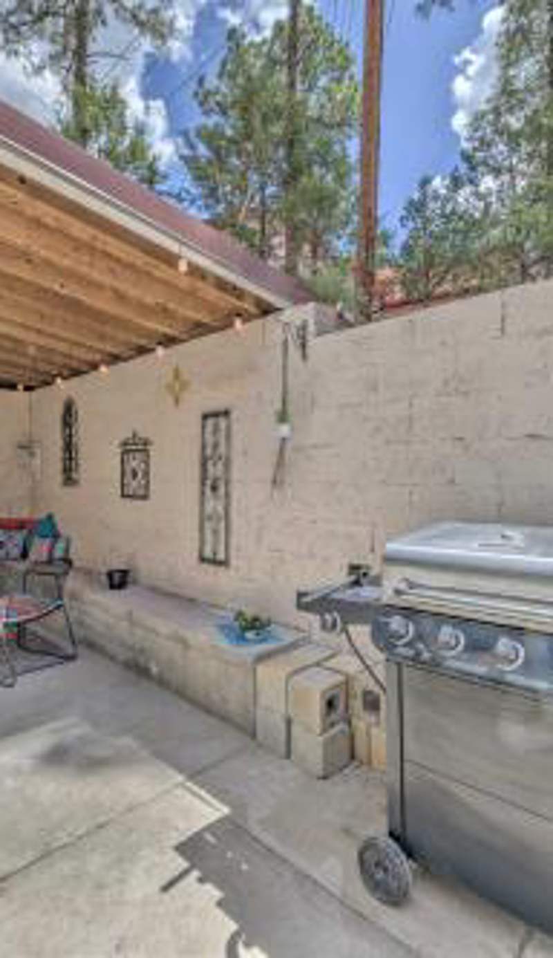 'Raven Hill Retreat' ~ Close to Midtown!