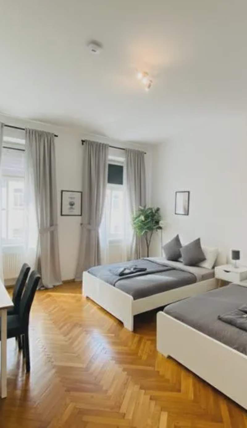 Stylish Flat with 2 Double Beds for 4 people 15a