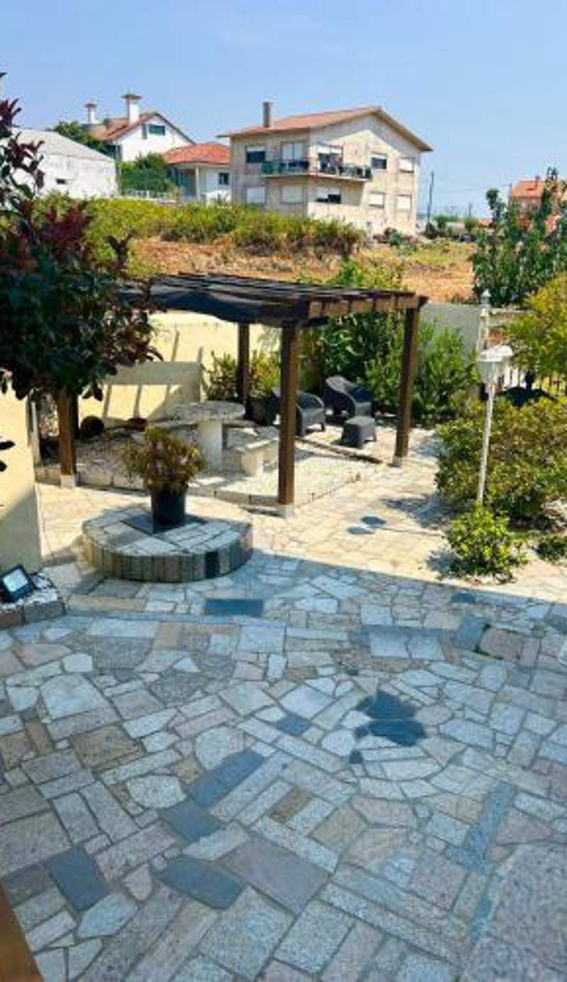apartamento con jardín