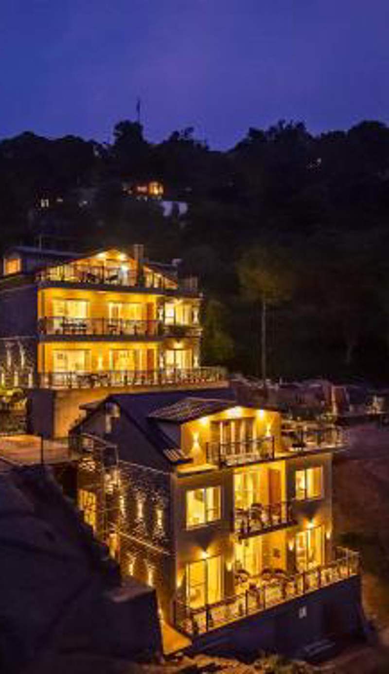 ELIVAAS Konifer Hillside Retreat