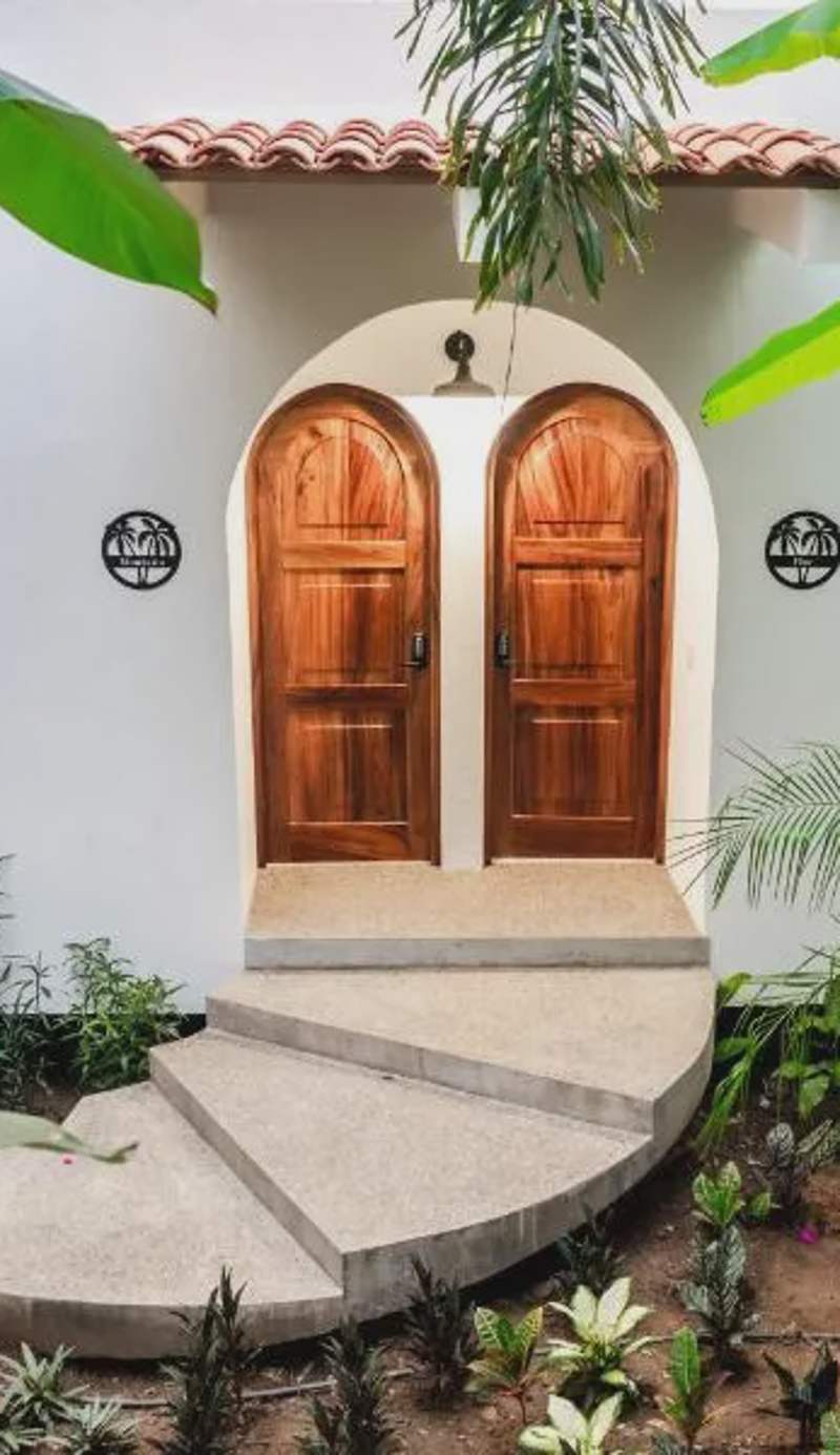 King Bed, Kitchen, Saltwater Pool, Fast Wifi, Air Conditioning - Flor at Casa Calavera