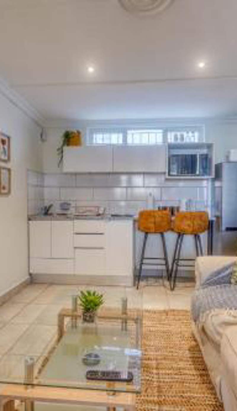 Hampton Collection - Trendy 2 Sleeper Serviced Apartment with Pool