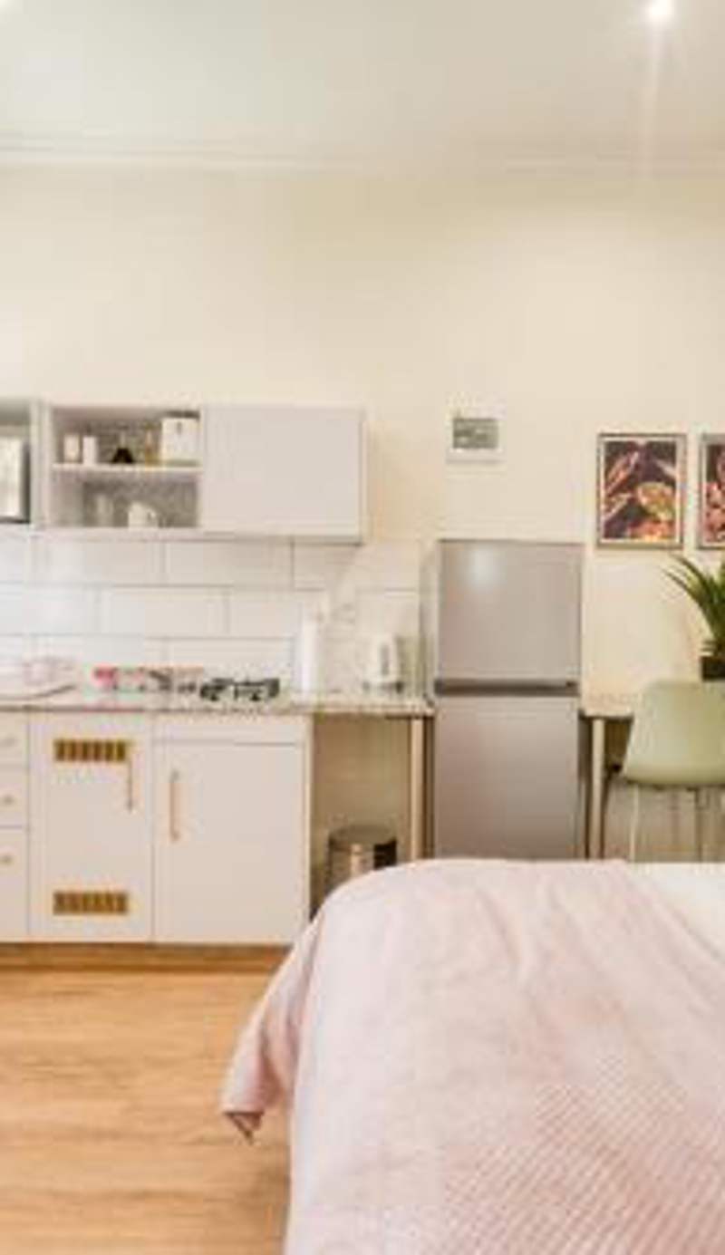 Hampton Collection - 2 Sleeper Serviced Studio Apartment with Pool