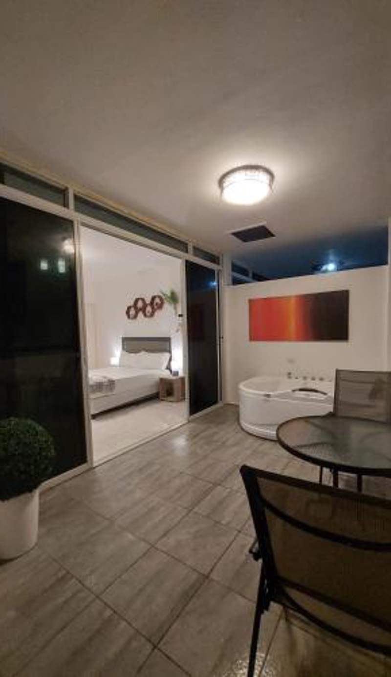 Bonsai Jacuzzi Suites