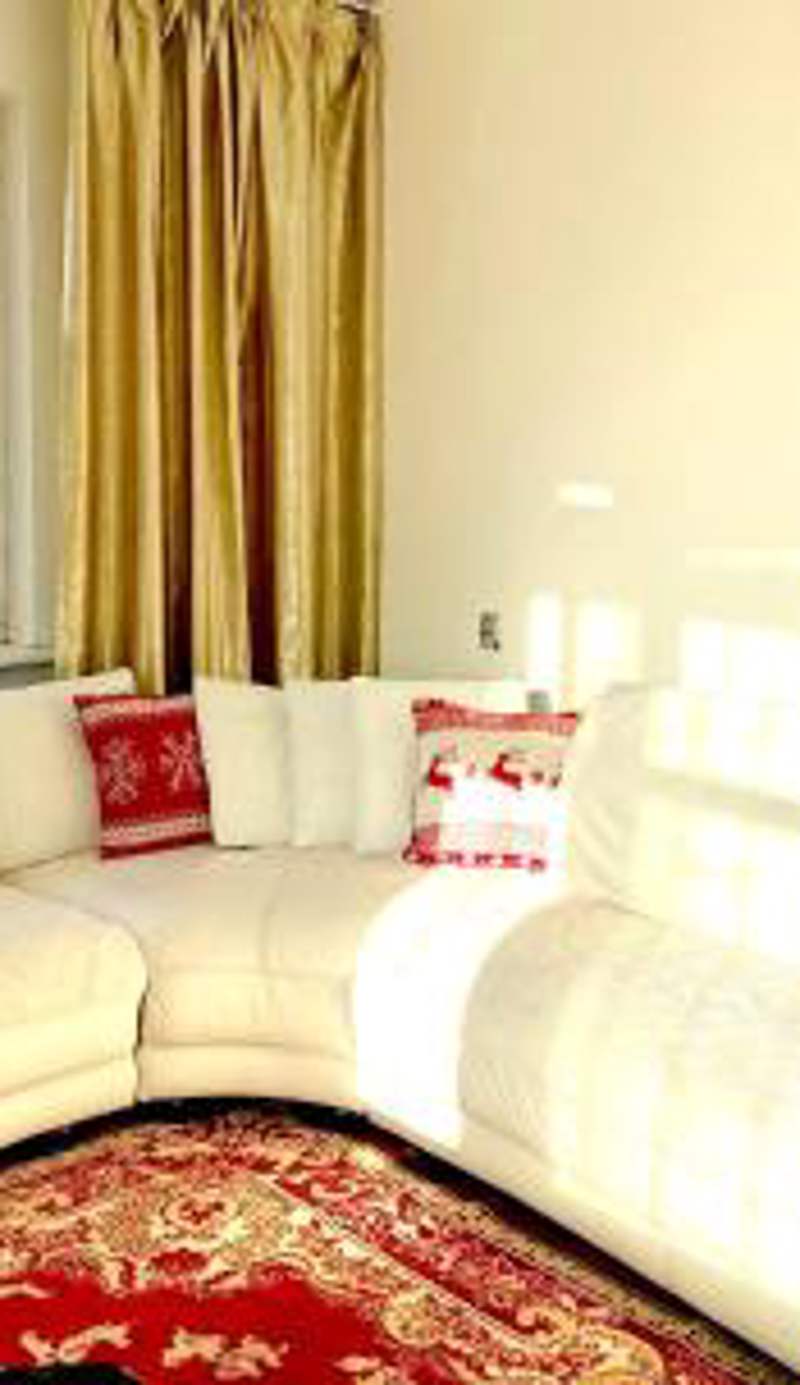 Apartment 44, spacious living area, separate kitchen & 1 bedroom