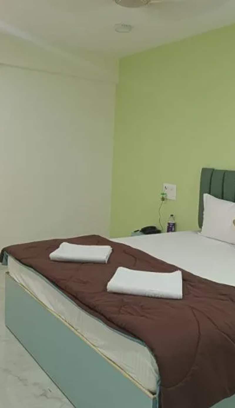 3 WONDERS Tarkarli Hotel and Restaurent