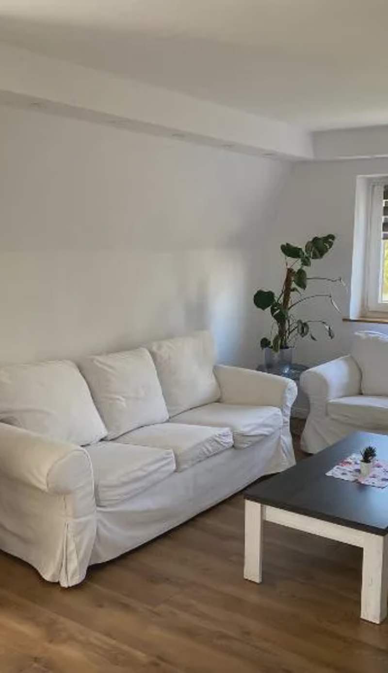 Ferienwohnung mit Balkon und Garten OG