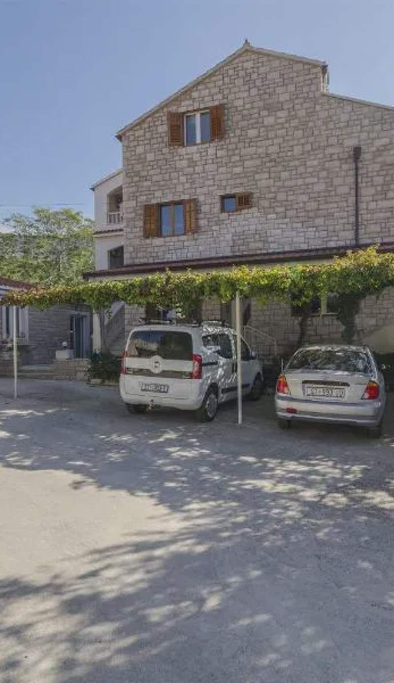 Apartments and Rooms LEA