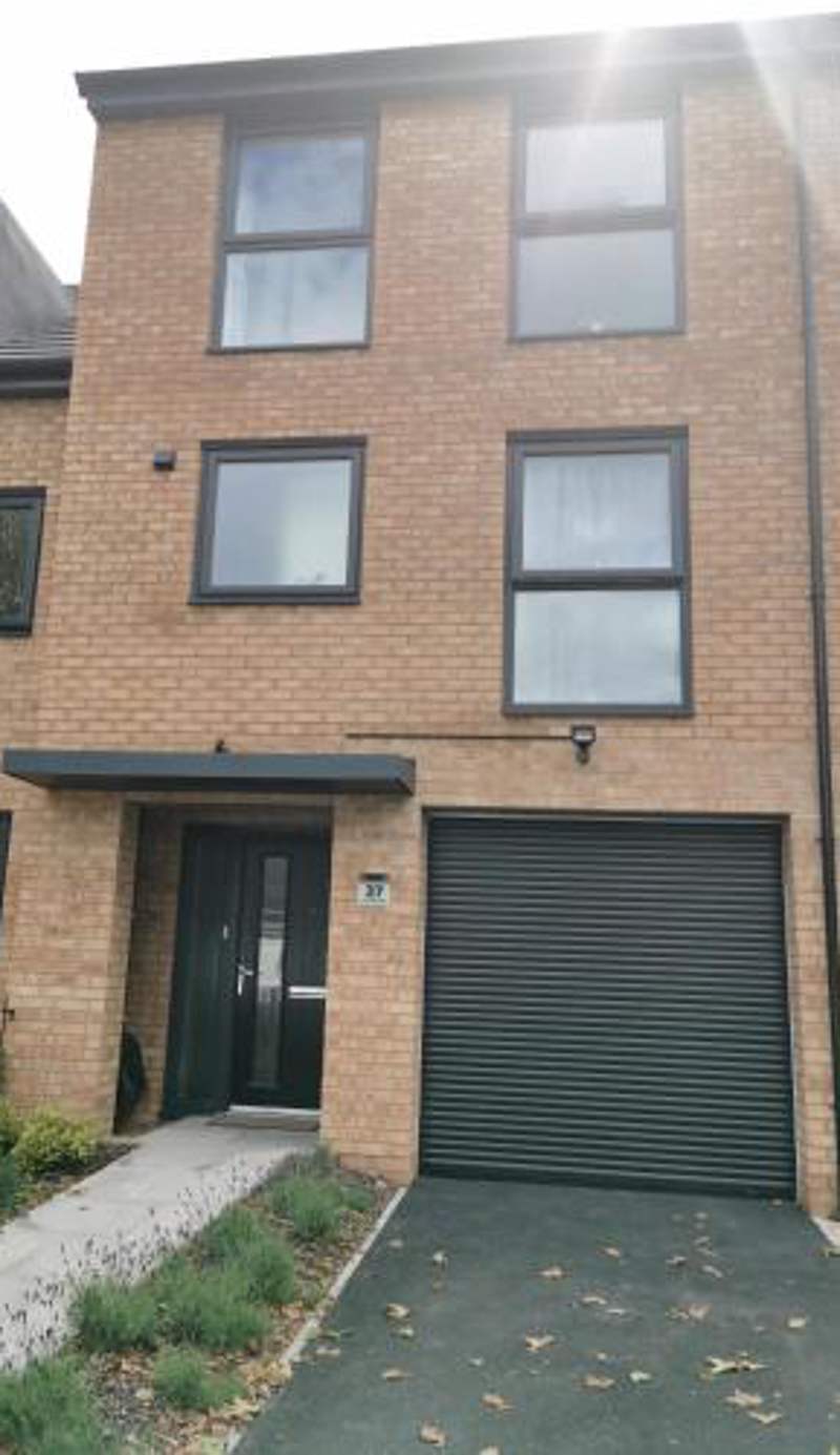 Helena's Place (7 minutes walk to Nottingham Train station)