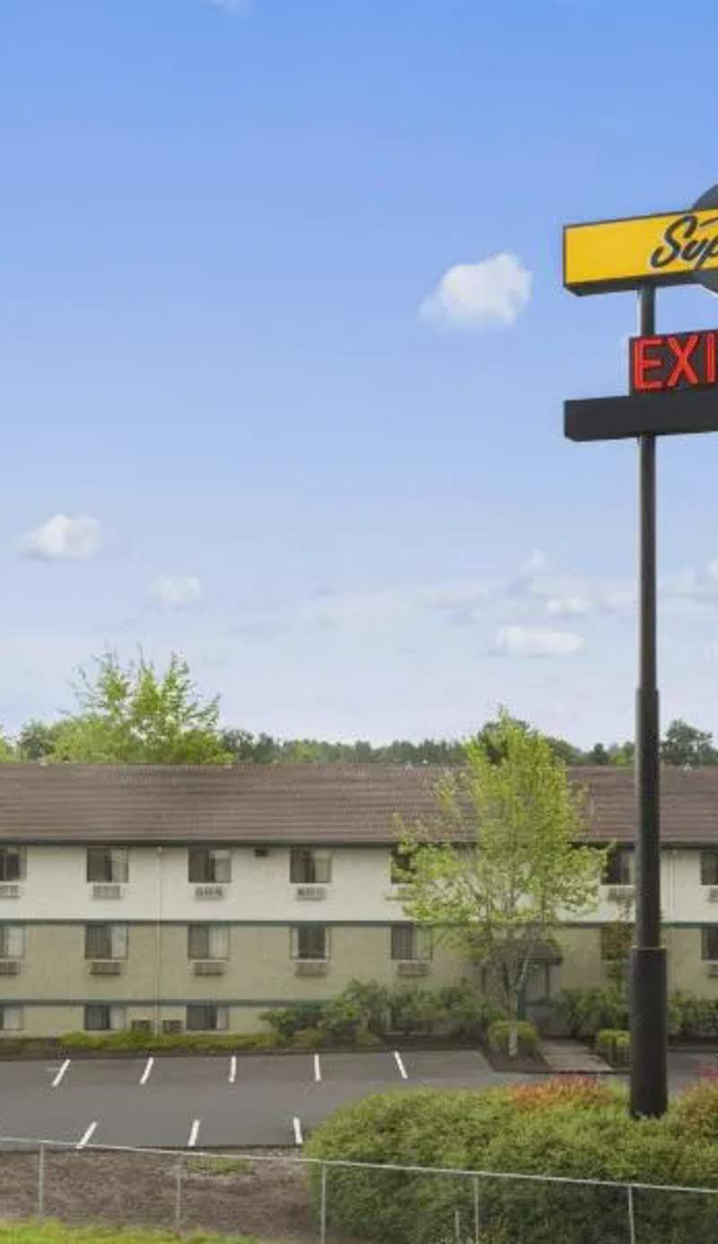Super 8 by Wyndham Portland Airport