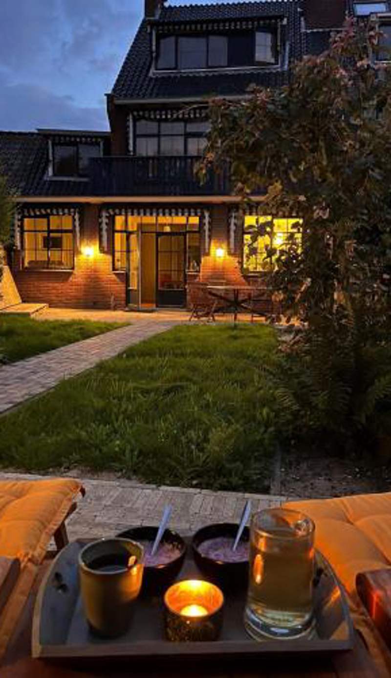 Luxury home in quiet neighbourhood near beach