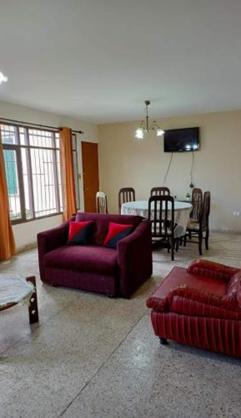 Acogedor departamento en casa zona estadio