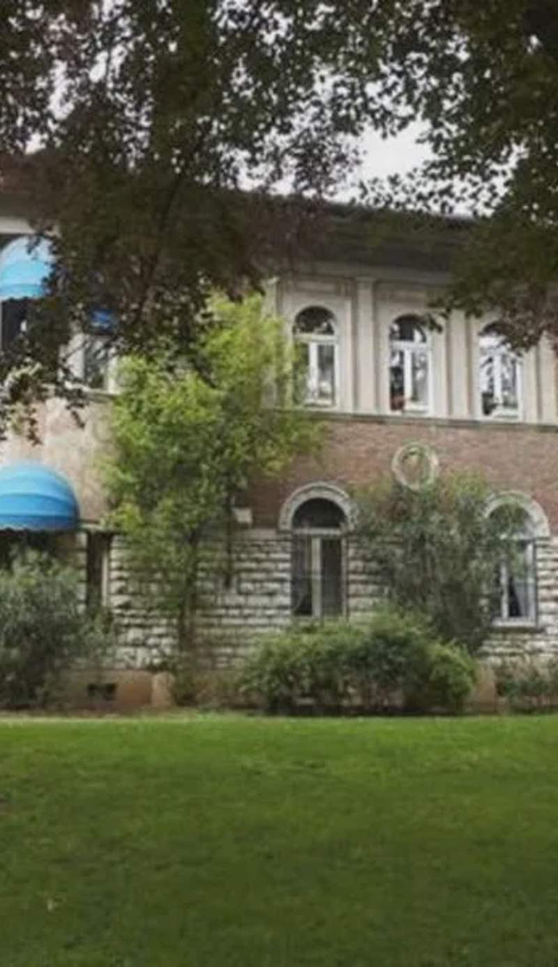 Villa V