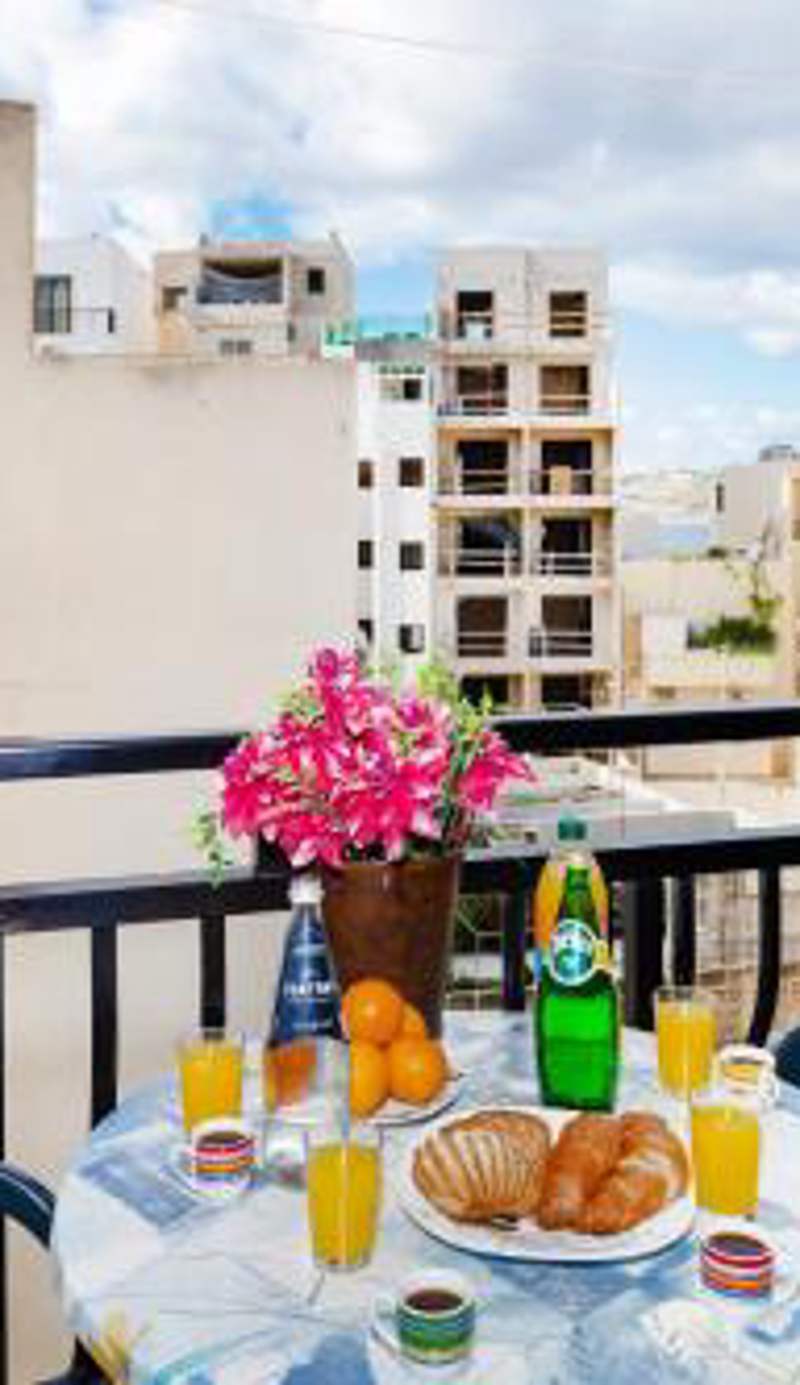 Seashells Apartments with terrace, just off the seafront in Bugibba - by Getawaysmalta