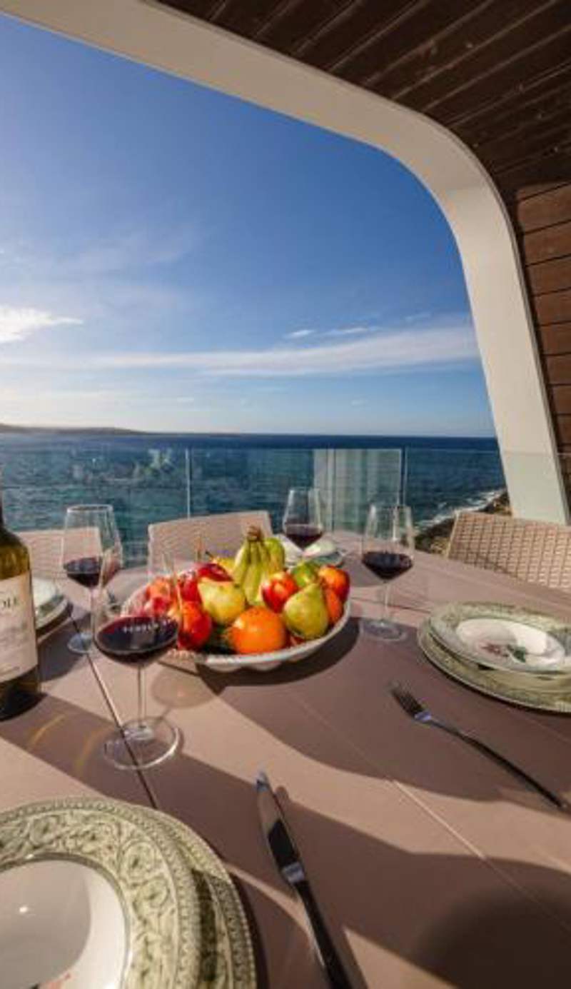 Ivory Suite seafront with views!- Fl 12 by Homely