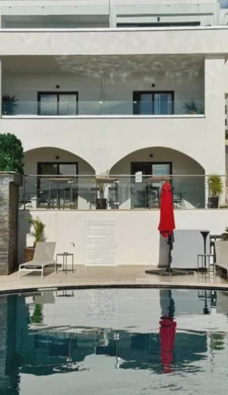Malpique heated pool & Jacuzzi Guest House