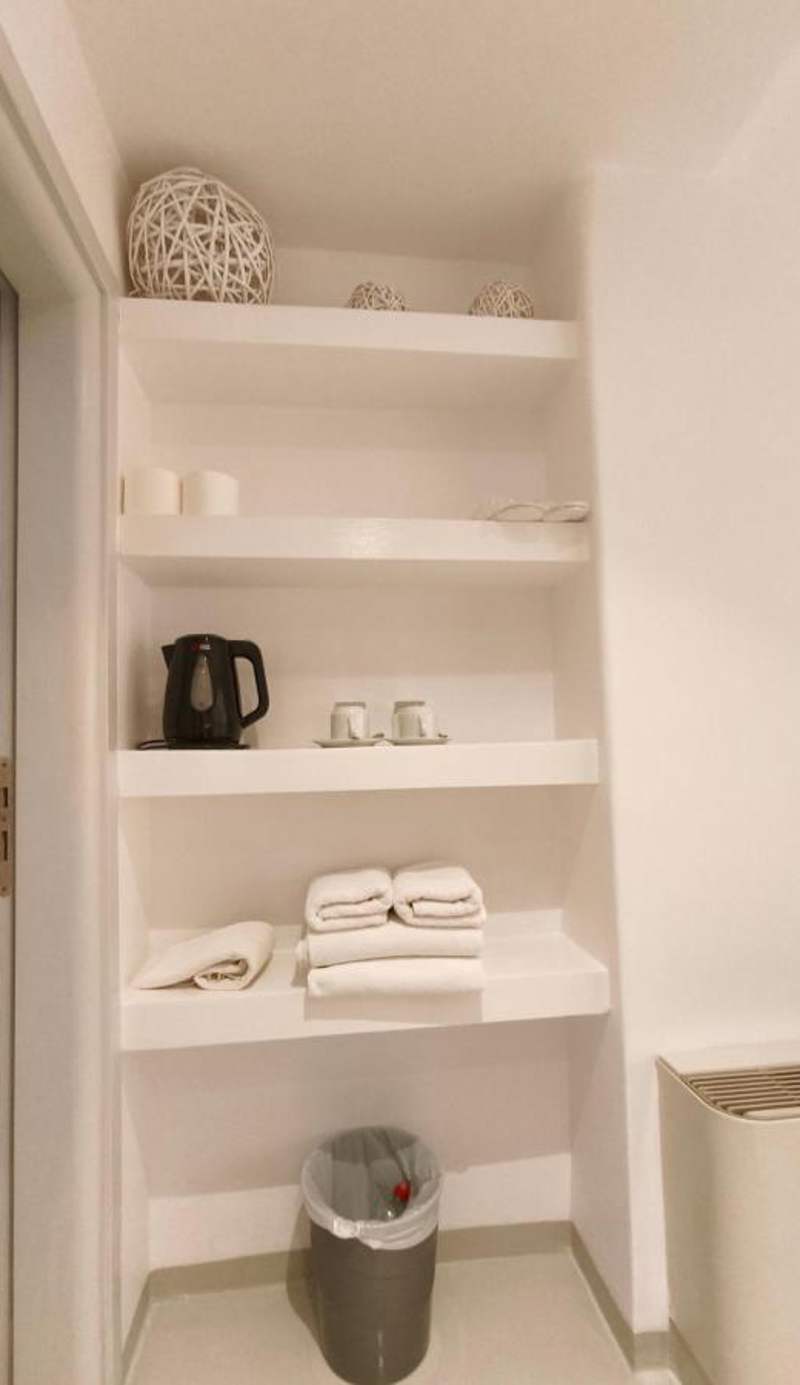 Central Fira Suites