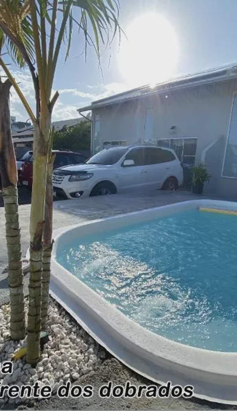 Sobrados aconchegante com piscina "Natisashouse"