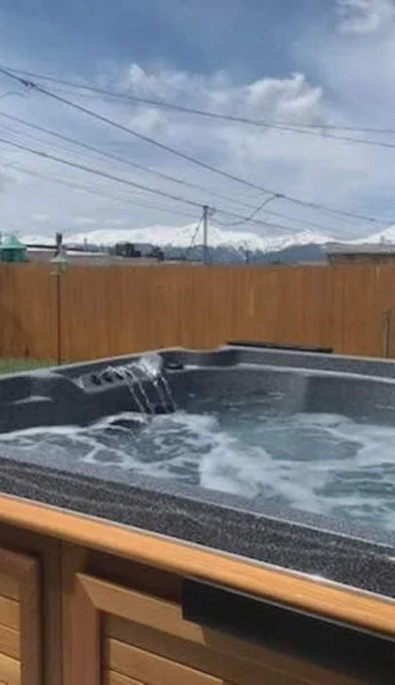Mom's House - 1 block from downtown & Hot Tub