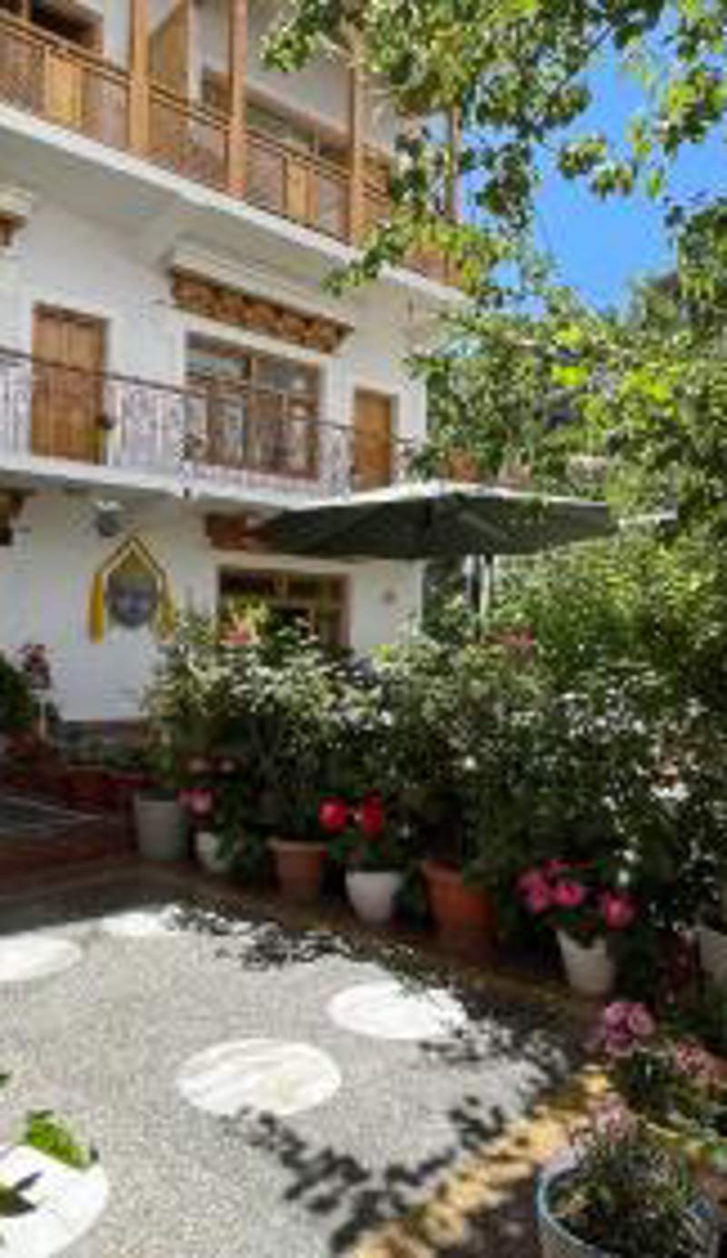 Hotel shaynam