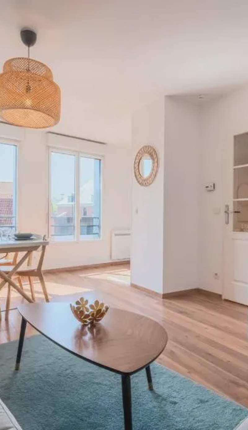Quiet 1 bedroom apartment parking Old Lille