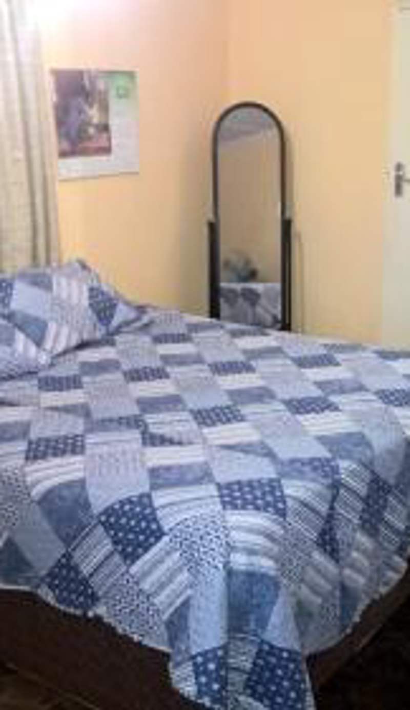 Furnished self-catering bedsitter