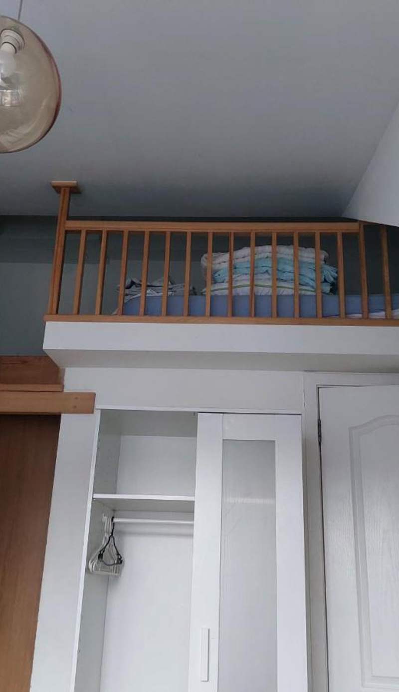 Small room with a private external bathroom