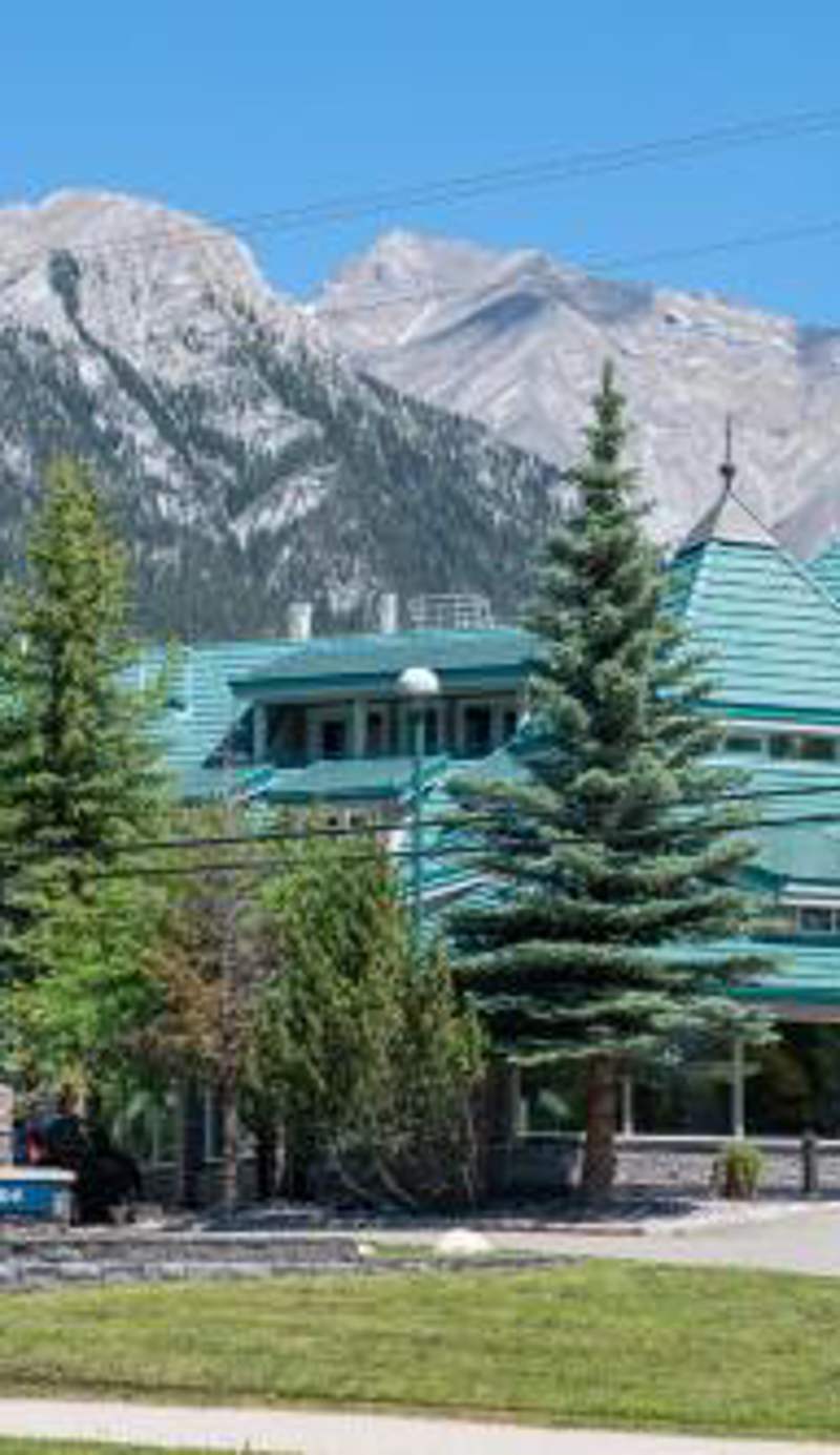 Pocaterra Inn & Waterslide