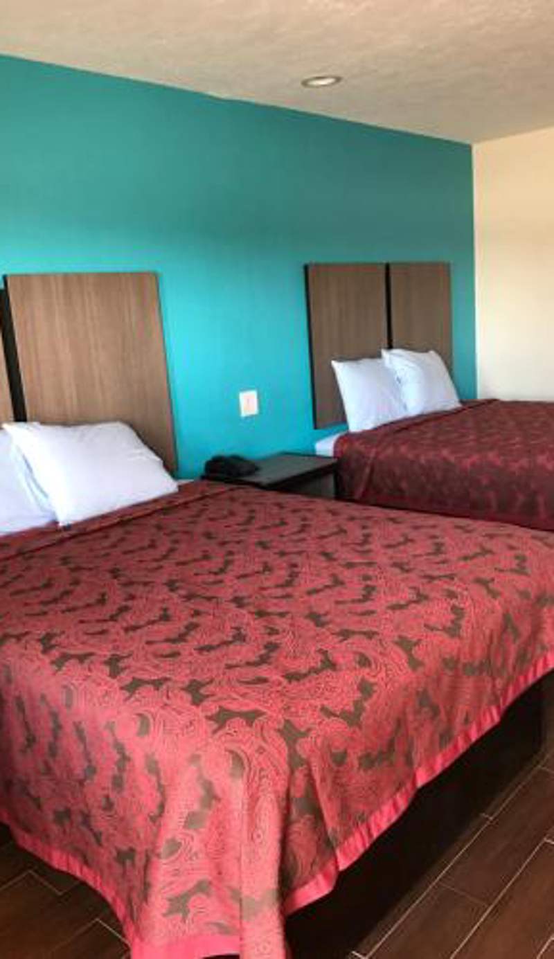 Moonlight Inn & Suites
