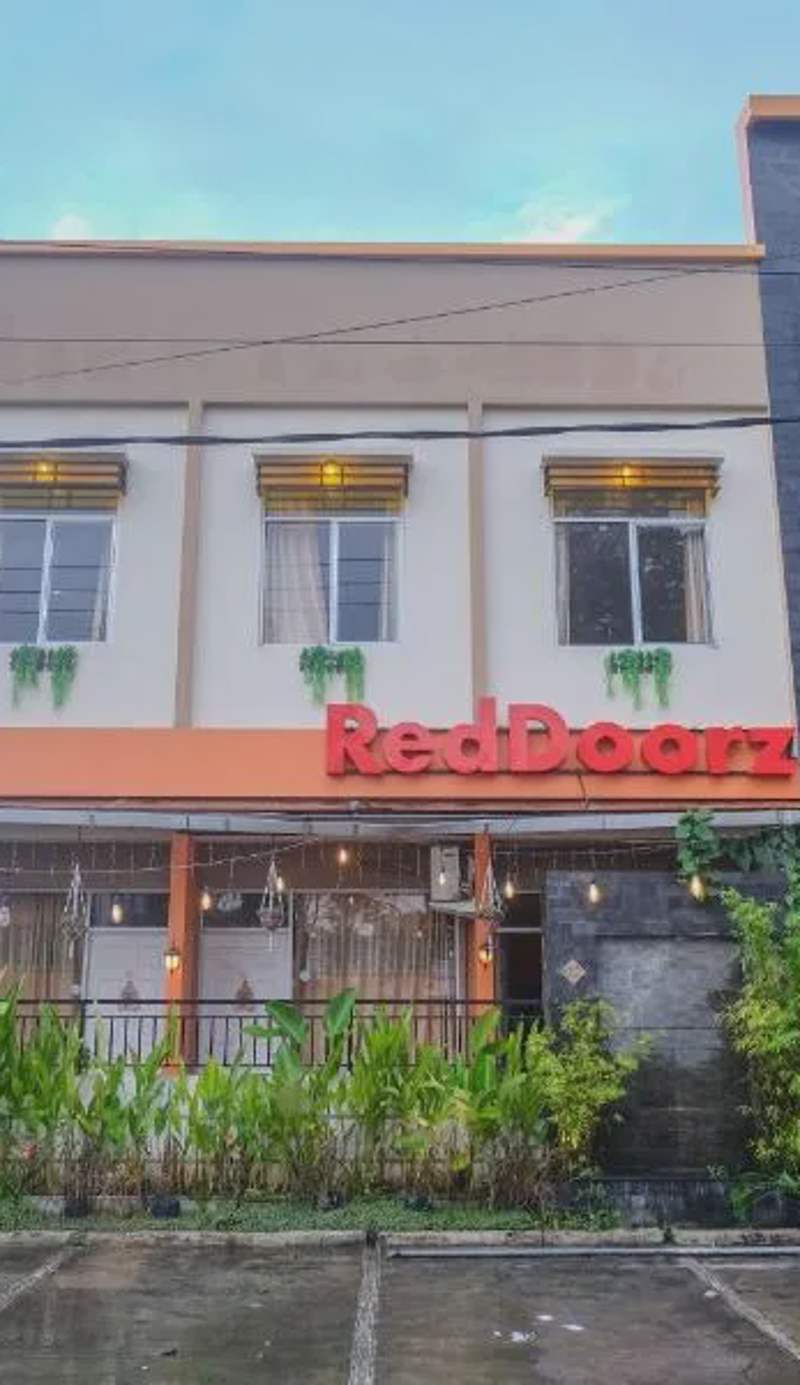 RedDoorz near Jalan Wolter Monginsidi Manado