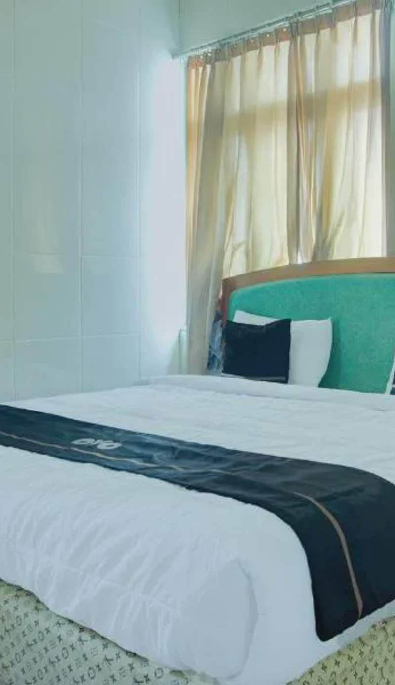 Townhouse Oak Palembang Near Jembatan Ampera Formerly Azzura Hotel