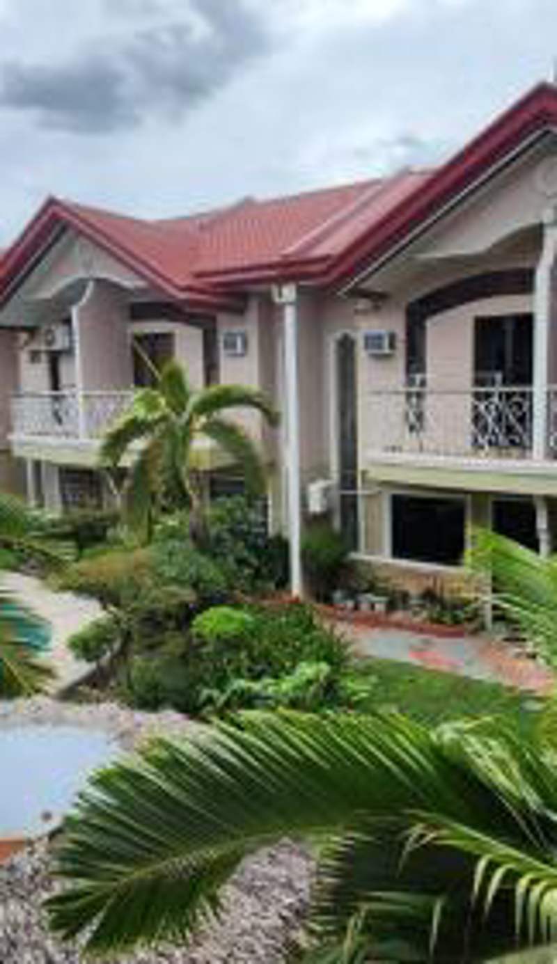 EV2 Townhouse Hotel