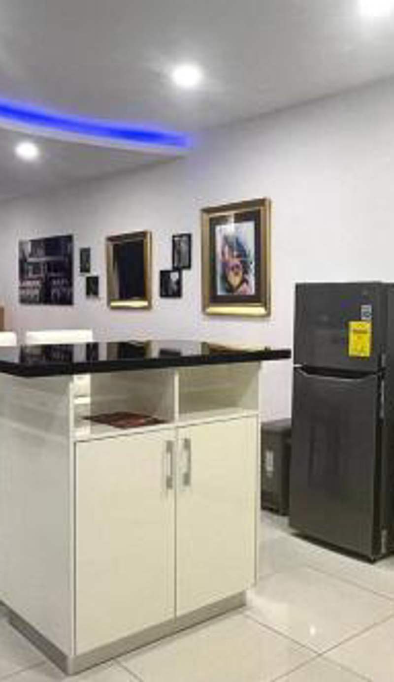 Sheryll Escapes - Kandi Palace 9 floor, 1BR! Housekeeping, Netflix!