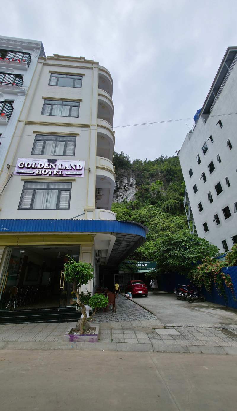 Golden Land Hotel