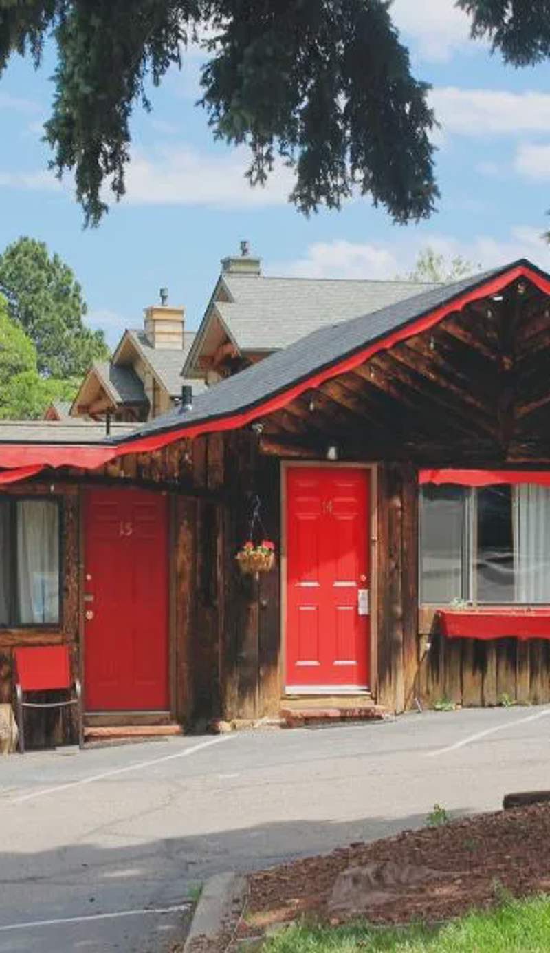 Foot of the Mountain Motel