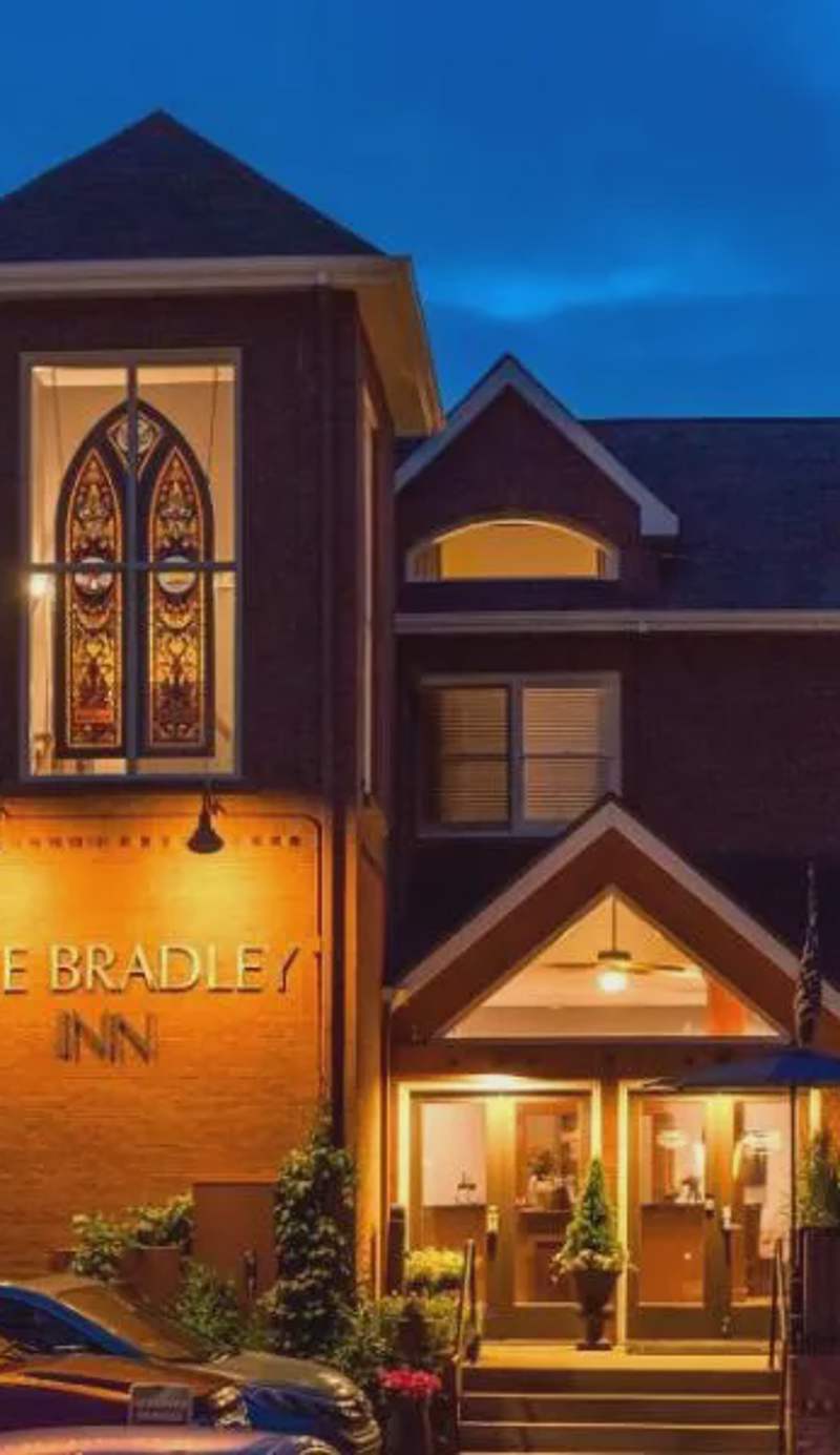 The Bradley Boulder Inn