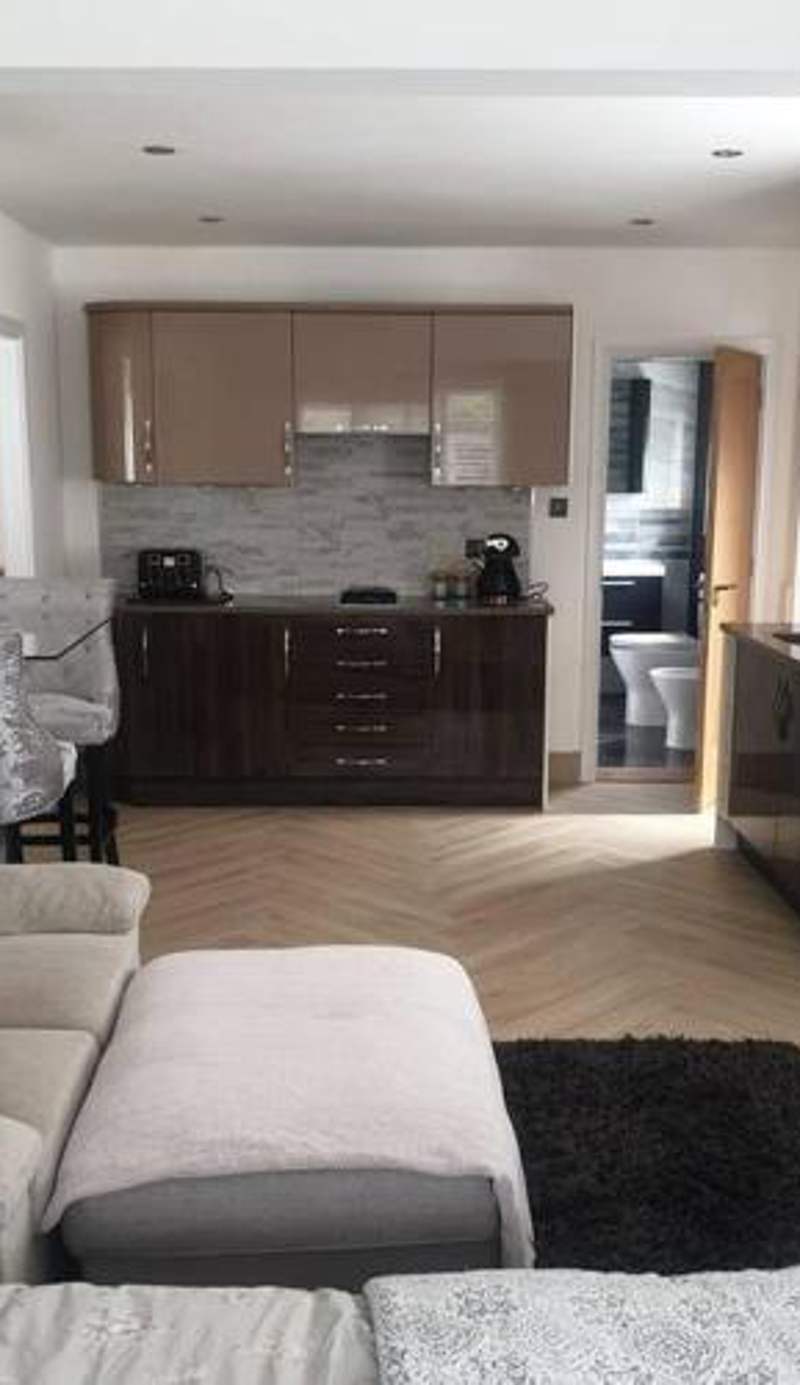 Lovely studio annex in Lilliput near Sandbanks