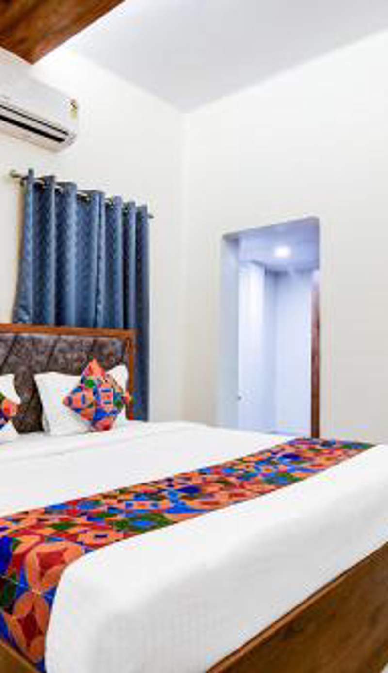 FabHotel Adhiraj Inn