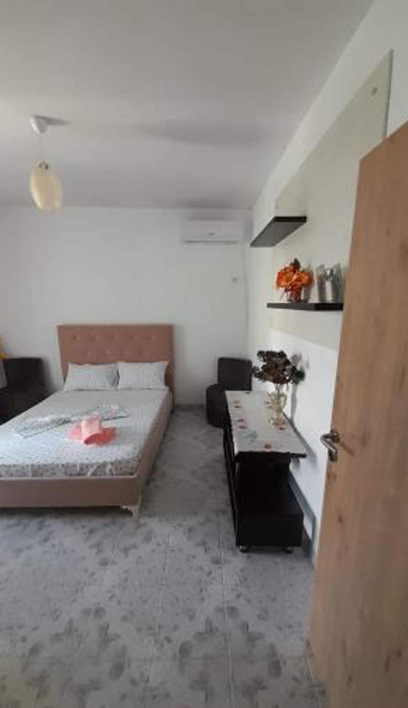 Mona's guesthouse