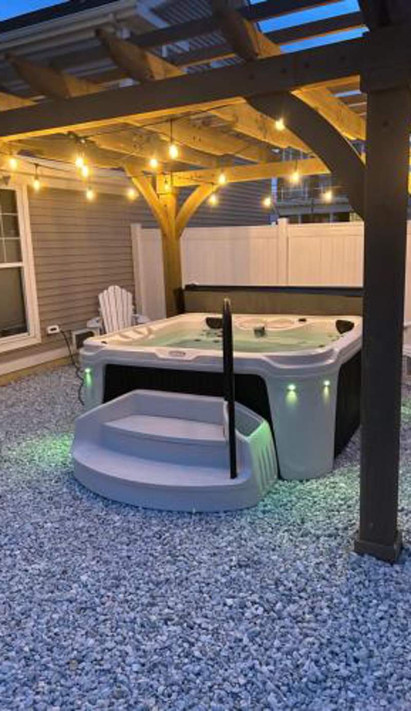 Perfect 5 Star Beach Block with Hot Tub
