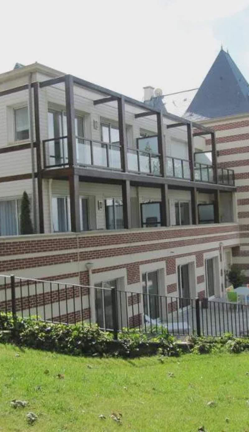 Superbe Deux pièces Vue Mer avec jardin