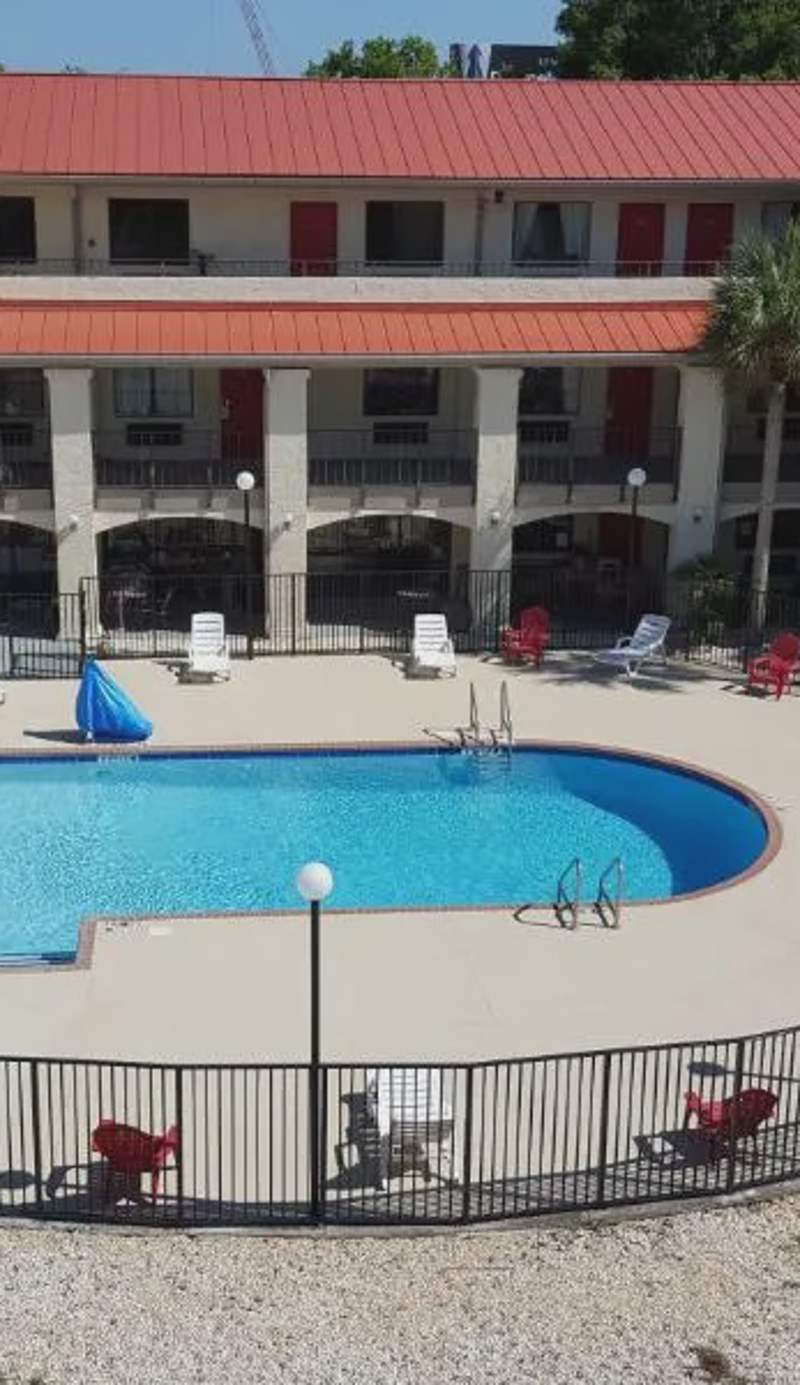 Tricove Inn & Suites