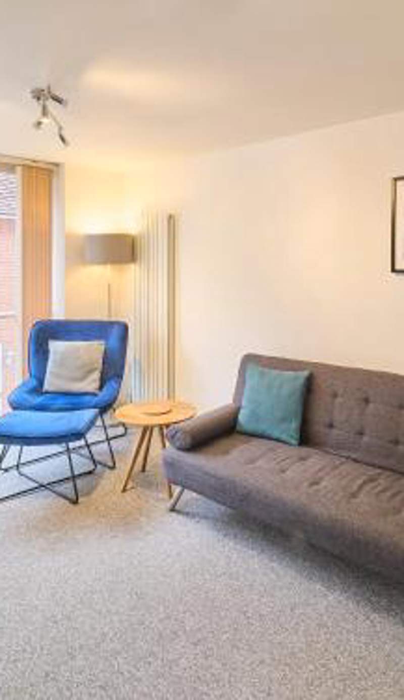 Host & Stay - Queen's Corner