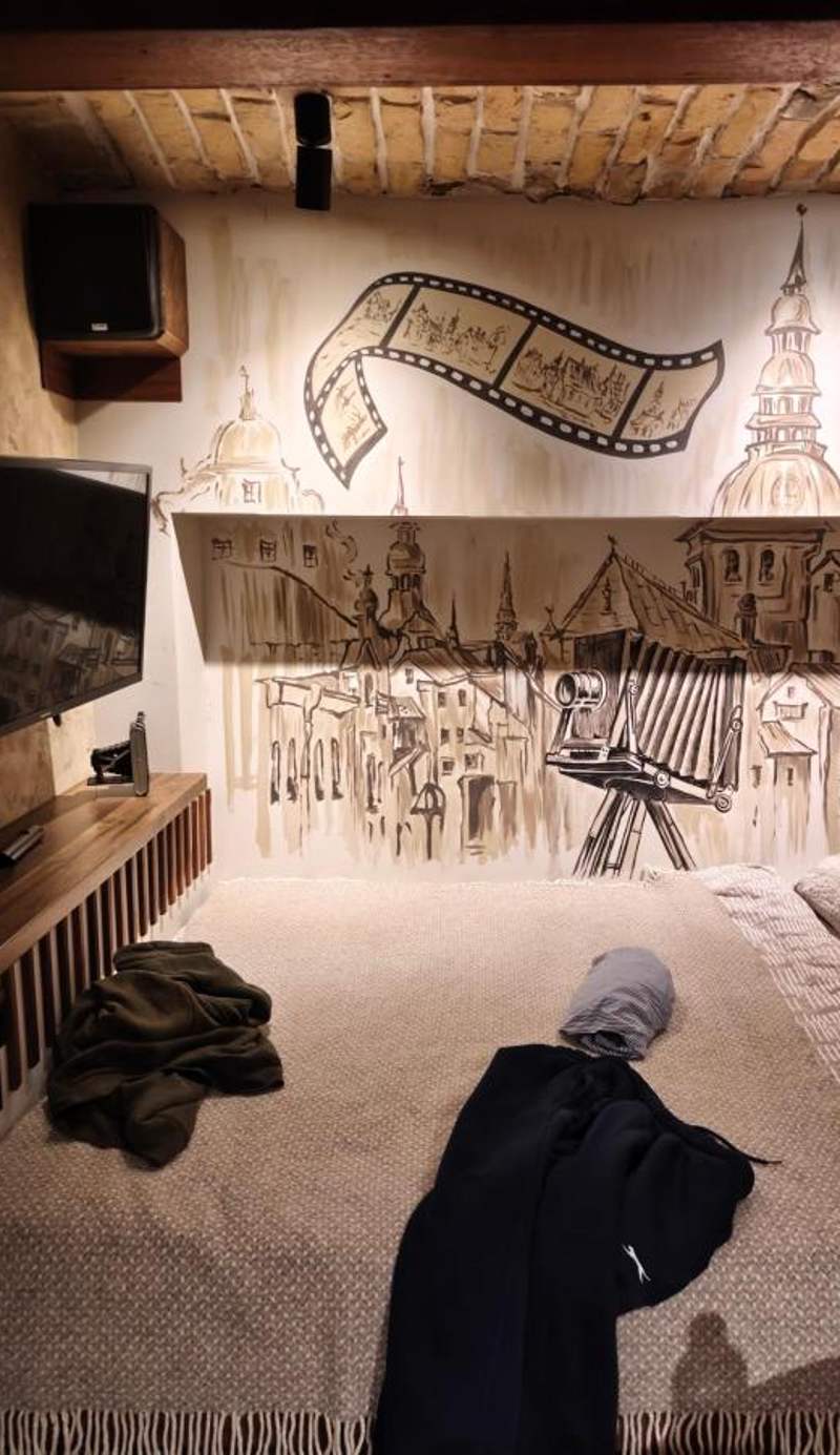Photographer Rudolf's Studio - ground floor with separate entrance