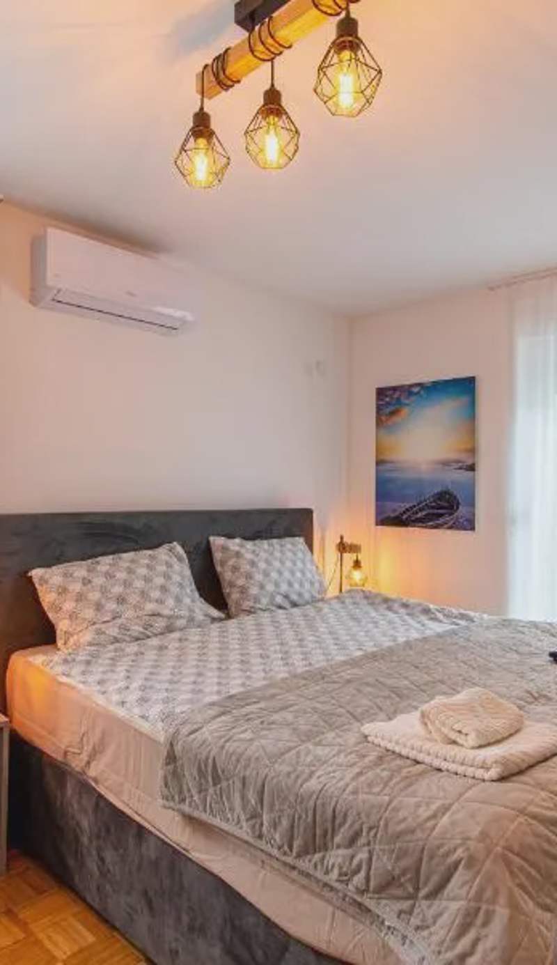 TWO BEDROOM MODERN APARTMENT near the AIRPORT