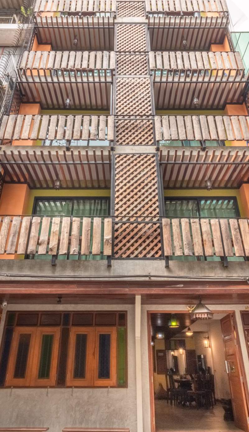 Banthat Thong Hostel