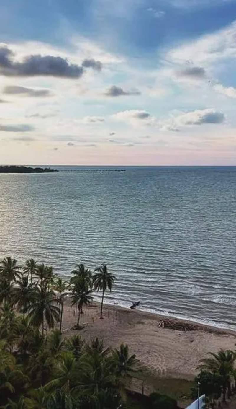 Hermoso apartamento con piscina frente al mar - Primera Ensenada