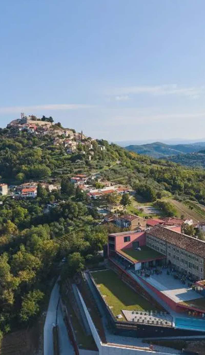 ROXANICH Winery and Design Hotel
