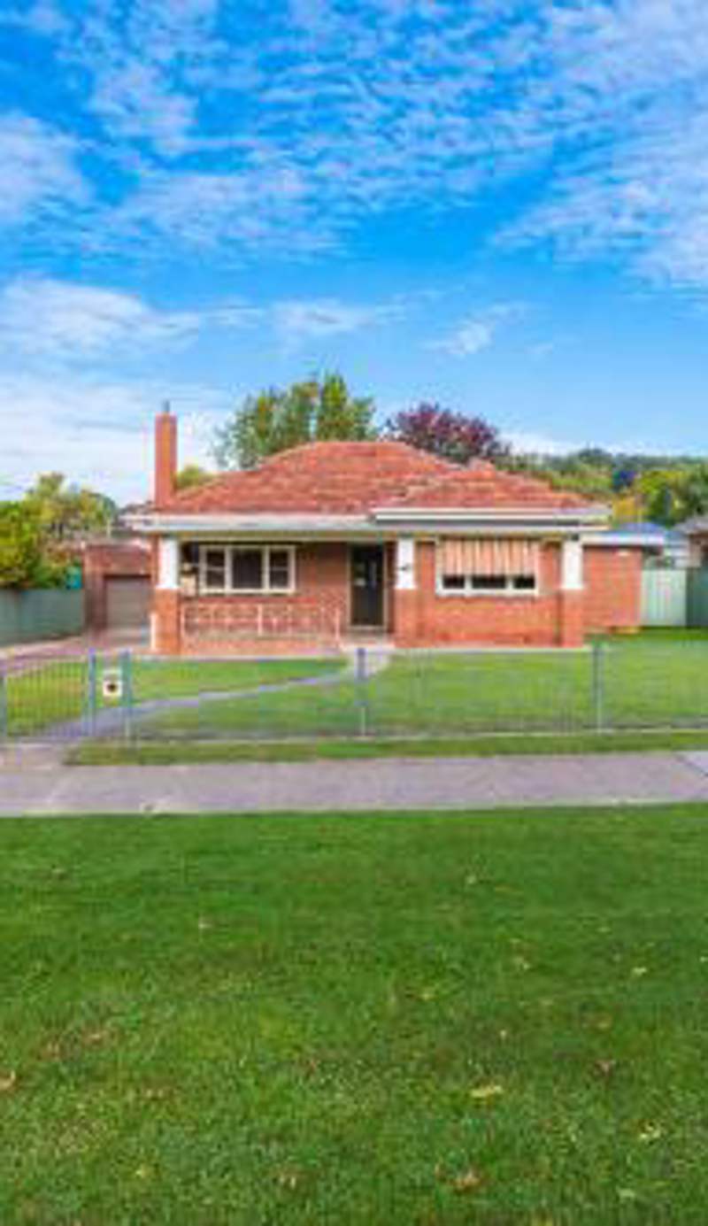 Red Brick Beauty - Central Cottage