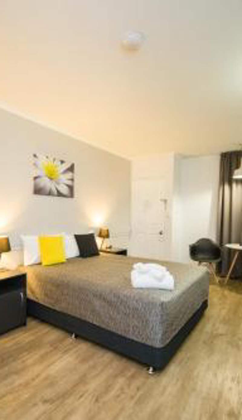 Glenmore Palms Motel